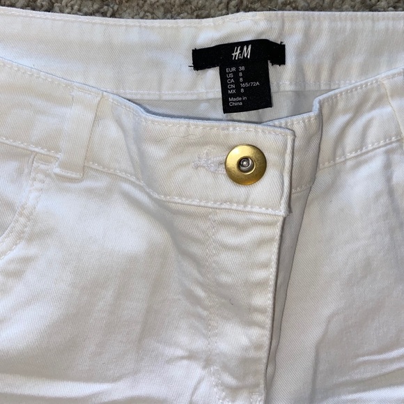 New H&M white shorts - Picture 5 of 7